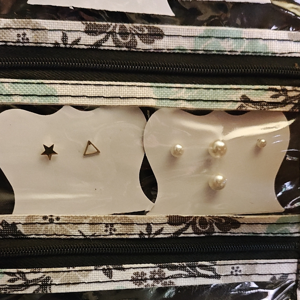 Pearl and Gold Stud Earring Set
